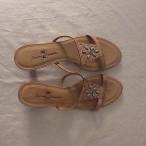 Ladies sandals.